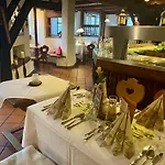 Und Restaurant Post Prienbach Guest house