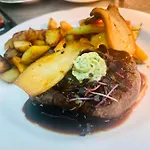 Und Restaurant Post Prienbach Guest house