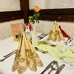 Und Restaurant Post Prienbach Guest house