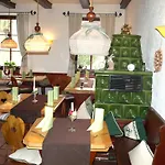 Und Restaurant Post Prienbach Guest house