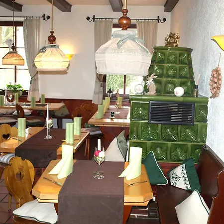 Und Restaurant Post Prienbach ゲストハウス